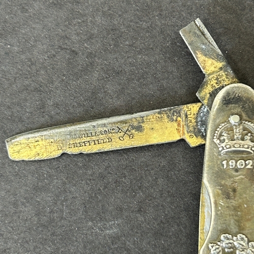 58 - A 1902 hallmarked silver Edward VII Coronation commemorative penknife with three blades, Sheffield 1... 