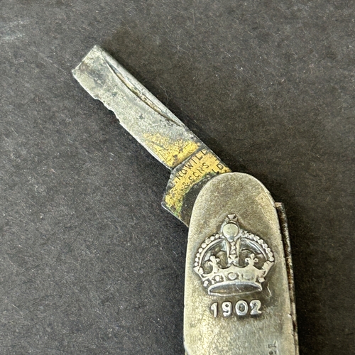 58 - A 1902 hallmarked silver Edward VII Coronation commemorative penknife with three blades, Sheffield 1... 
