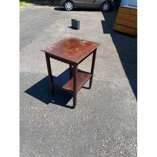 224 - Tea trolley. Rubber missing on 1 wheel