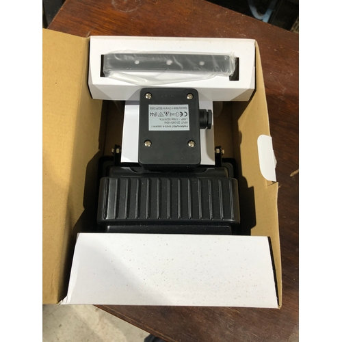 27 - B&Q security light