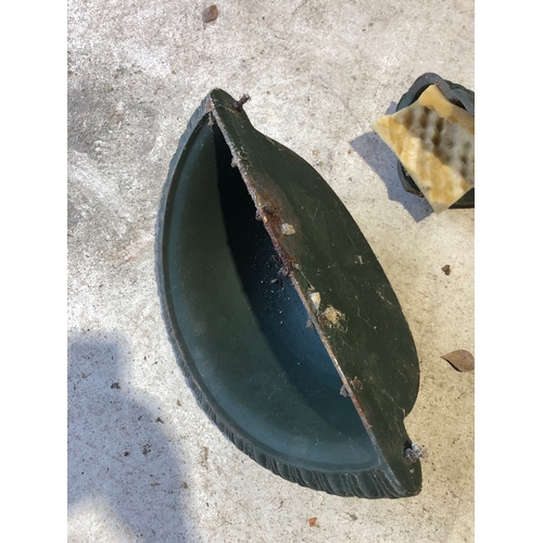 31 - Cast iron water hopper.