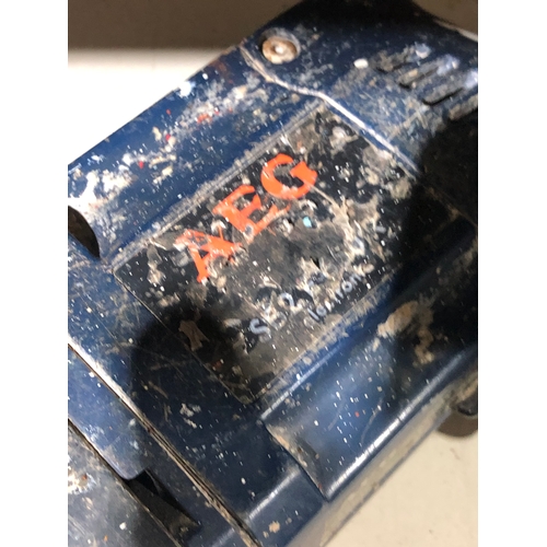 45 - AEG SB2 650 watt electric dr