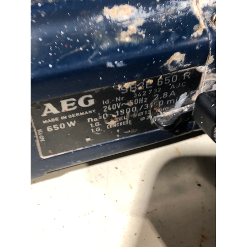 45 - AEG SB2 650 watt electric dr