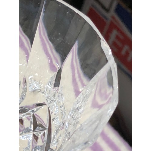 266 - Fruit box containing glassware