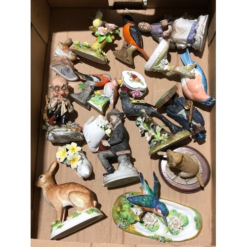 275 - Fruit box containing chinaware figures