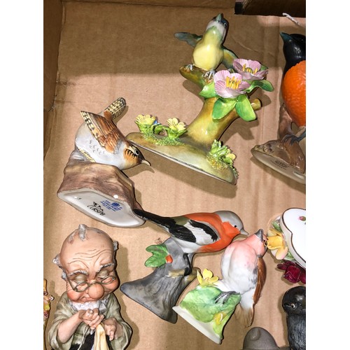 275 - Fruit box containing chinaware figures