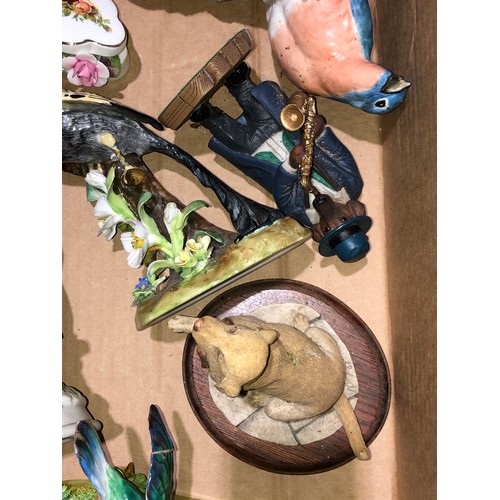 275 - Fruit box containing chinaware figures