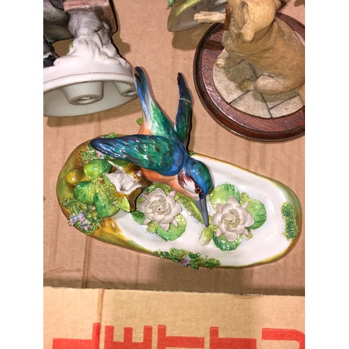 275 - Fruit box containing chinaware figures