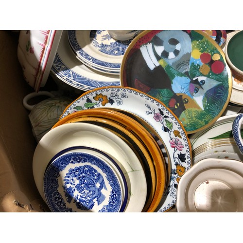 289 - Large box of Chinaware