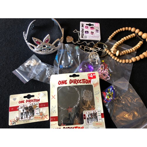 7 - Costume Jewellery ref.021 - Selection of One Direction etc