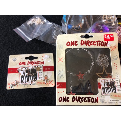 7 - Costume Jewellery ref.021 - Selection of One Direction etc