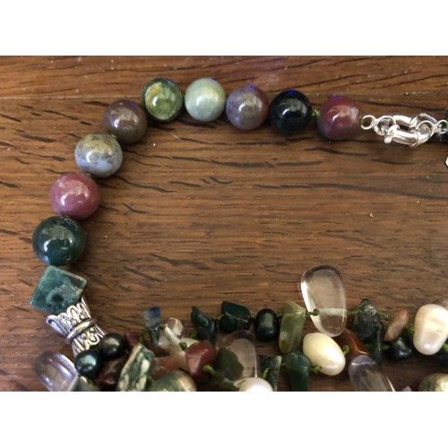 18 - Good quality Rock Crystal & Agate necklace 53cm.