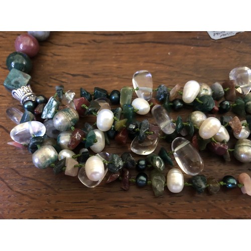 18 - Good quality Rock Crystal & Agate necklace 53cm.