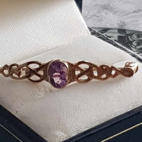 45 - 9ct Gold Amethyst Brooch 4cm. 5¼ cm x 7½ cm Stone