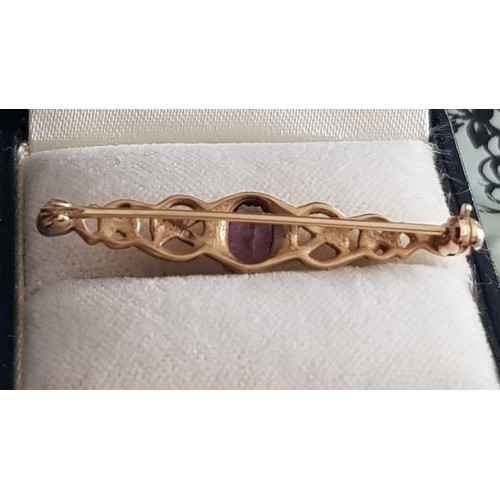 45 - 9ct Gold Amethyst Brooch 4cm. 5¼ cm x 7½ cm Stone