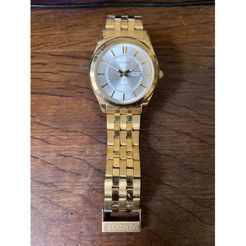 54 - Gents Sekonda Day Date watch with Metal strap 1980's in gold plated finish. Water resistant to 50 me... 