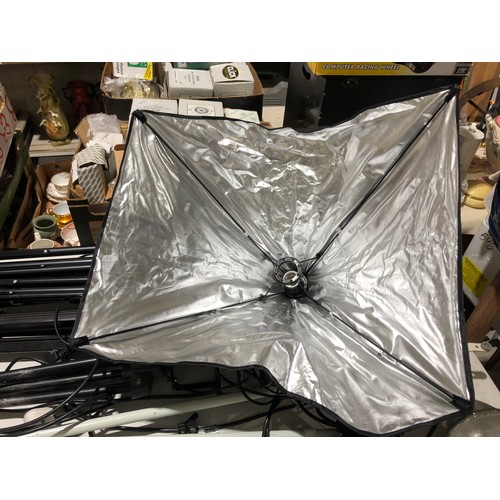 88 - Photographic equipment to include tripods lights reflector umbrella plus a mic stand