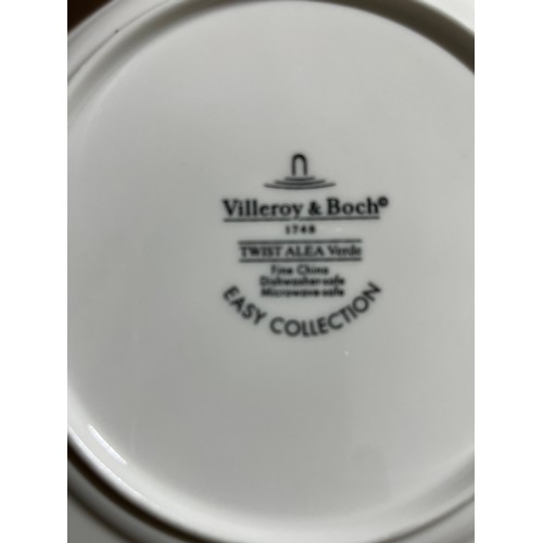 120 - Collection of plates to include Villeroy & Boch