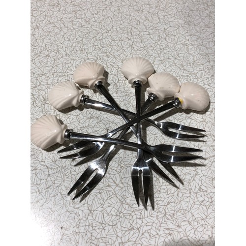 666 - Set of 6 Scallop forks