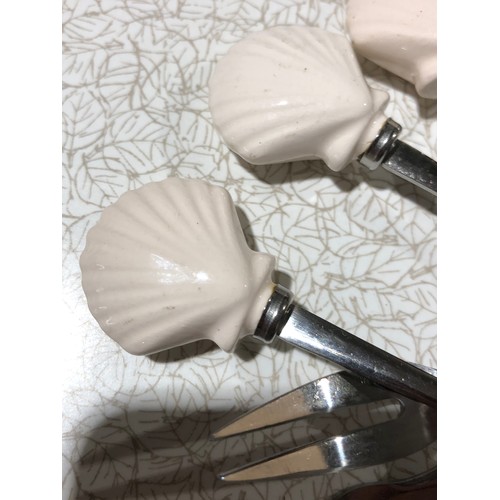 666 - Set of 6 Scallop forks