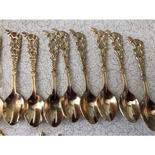 667 - Set of 13 Gold plated tea spoons