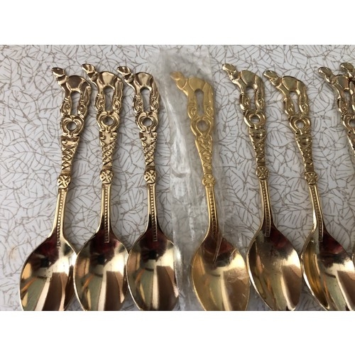 667 - Set of 13 Gold plated tea spoons