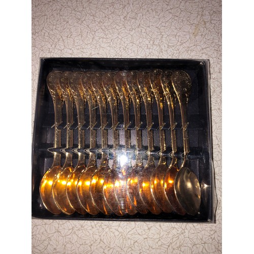 668 - Set of 12 interesting gold plated tea spoons.