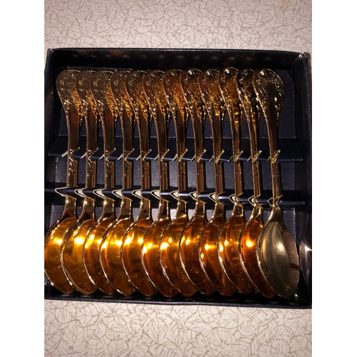 668 - Set of 12 interesting gold plated tea spoons.