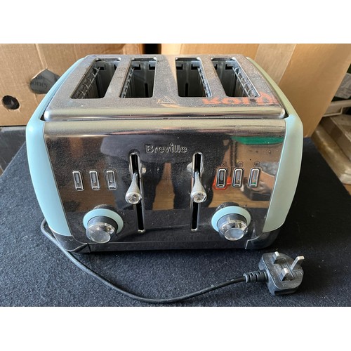 674 - 4 Slice Breville toaster in duck egg blue