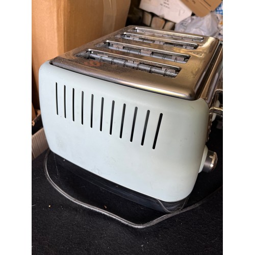 674 - 4 Slice Breville toaster in duck egg blue