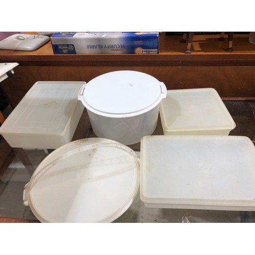 676 - Collection of large Tupperware storage items with lids