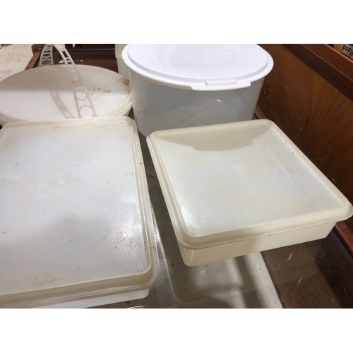 676 - Collection of large Tupperware storage items with lids