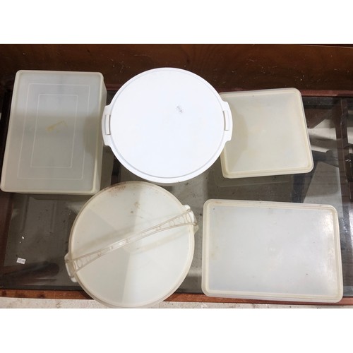 676 - Collection of large Tupperware storage items with lids