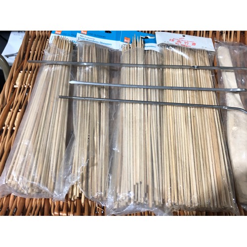 677 - Quantity of skewers and barbecue Kebab sticks