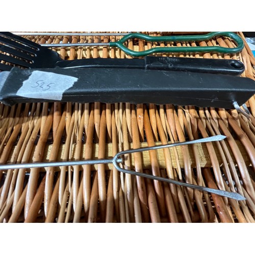 679 - Quantity of utensils for barbecue including kebab forks and fish slice