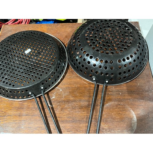 683 - 2 x barbecue smoking pans