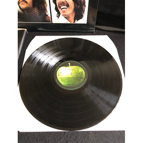 212 - The Beatles. Let it be. With booklet, Complete and Mint. PCS 7096