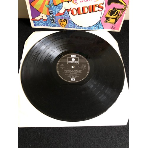 224 - The Beatles. A Collection of Beatles Oldies. PCS 7016