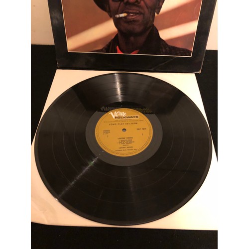 237 - Lightning Hopkins. Lightnin' Strikes SVLP 5014