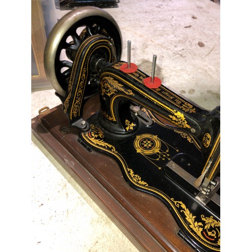 277 - Singer sewing machine with wooden case.