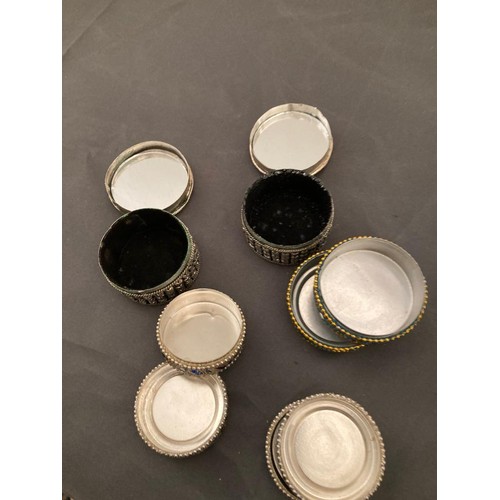 318 - Set of 5 trinket boxes with lids inlaid with glass