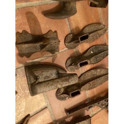 402 - Selection of iron cobbler pieces And other metal objects