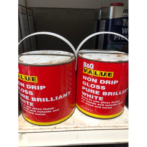 559 - 5 litres of B&Q white gloss paint