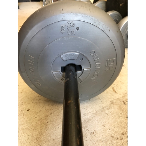 582 - Various lifting weights in sizes as pictured.