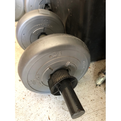 582 - Various lifting weights in sizes as pictured.