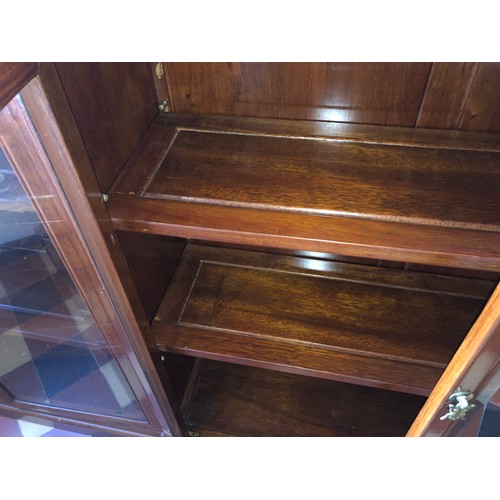 599 - Good quality Rosewood glazed bookcase. Beautiful piece with twin double doors and 2 shelves.