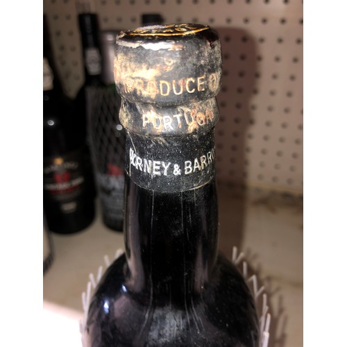 636 - 1 bottle of 1960 Corney & Barrow Vintage Port, Portugal. Stored in a temperature and humidity contro... 