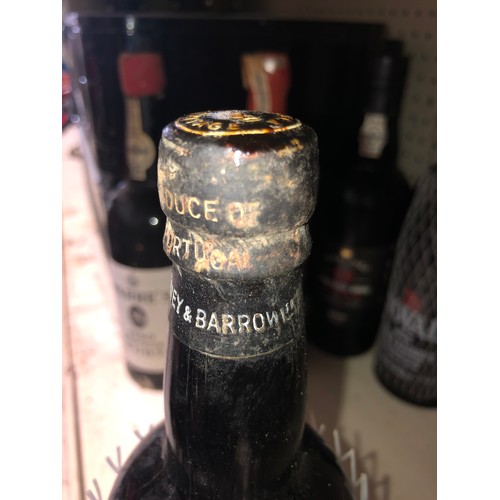 636 - 1 bottle of 1960 Corney & Barrow Vintage Port, Portugal. Stored in a temperature and humidity contro... 