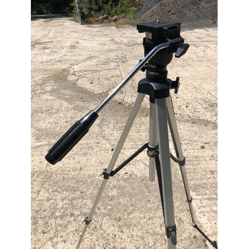 661 - Luyi 20-120x75 spotting scope on a Heiwa HS-524 adjustable tripod