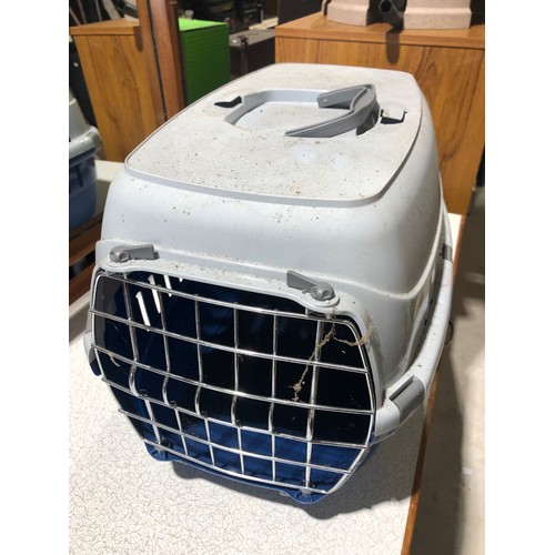 671 - Another cat box for small animal transport.